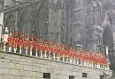 1976 - Les Amienoises devant la Cathédrale d'Amiens
